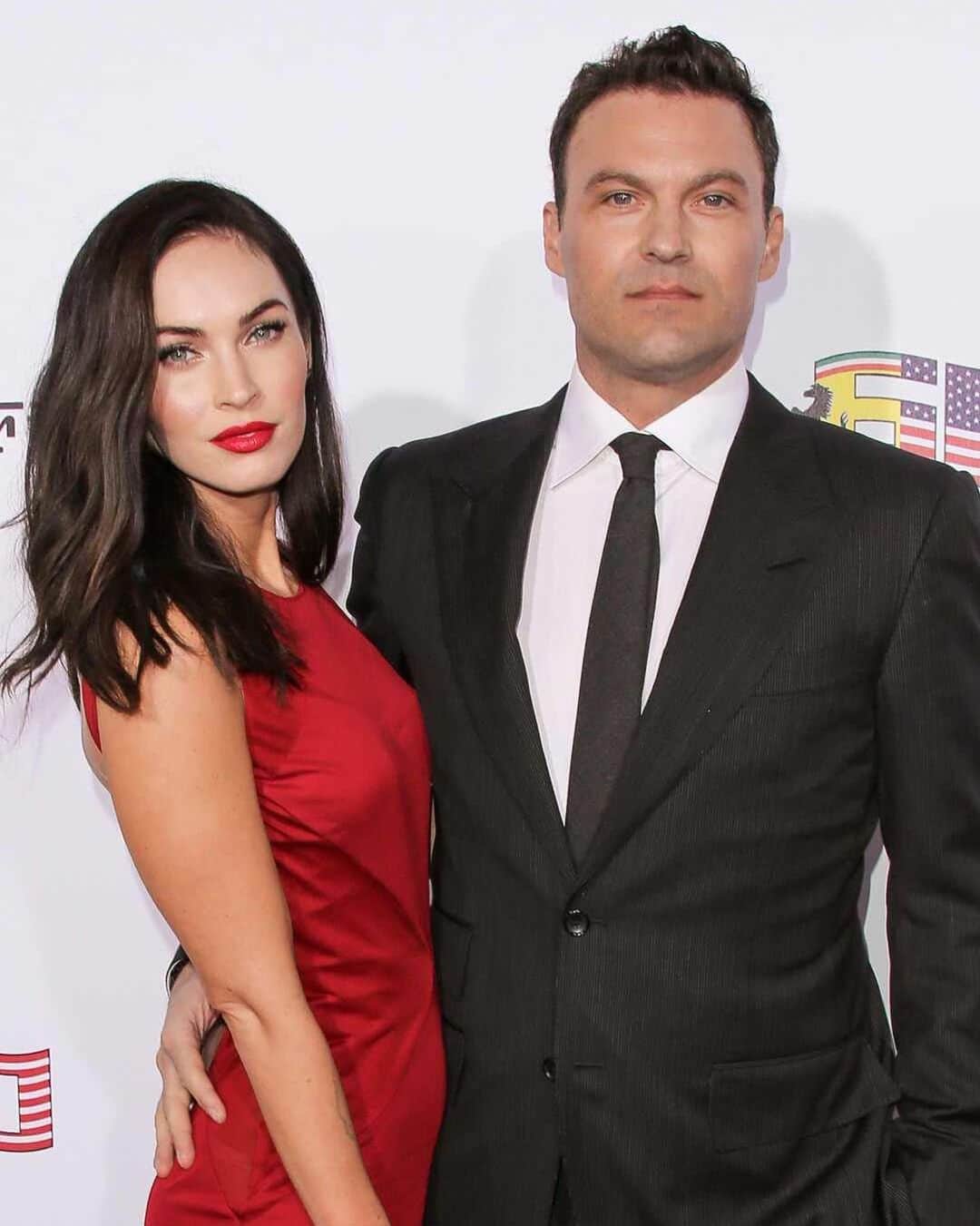 E! Onlineさんのインスタグラム写真 - (E! OnlineInstagram)「Megan Fox has officially filed for divorce from Brian Austin Green, days after making her red carpet debut with Machine Gun Kelly. Everything we know—including their recent online debacle—is at the link in our bio. (📷: Getty)」11月26日 11時08分 - enews