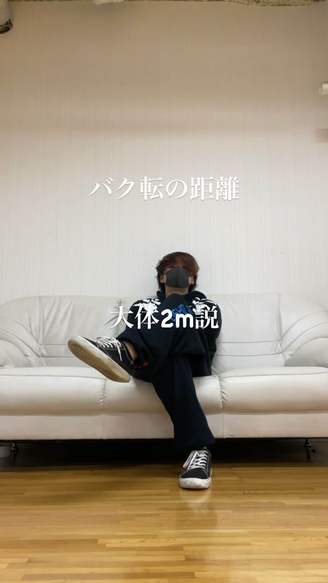 のインスタグラム：「#backflip #2m」