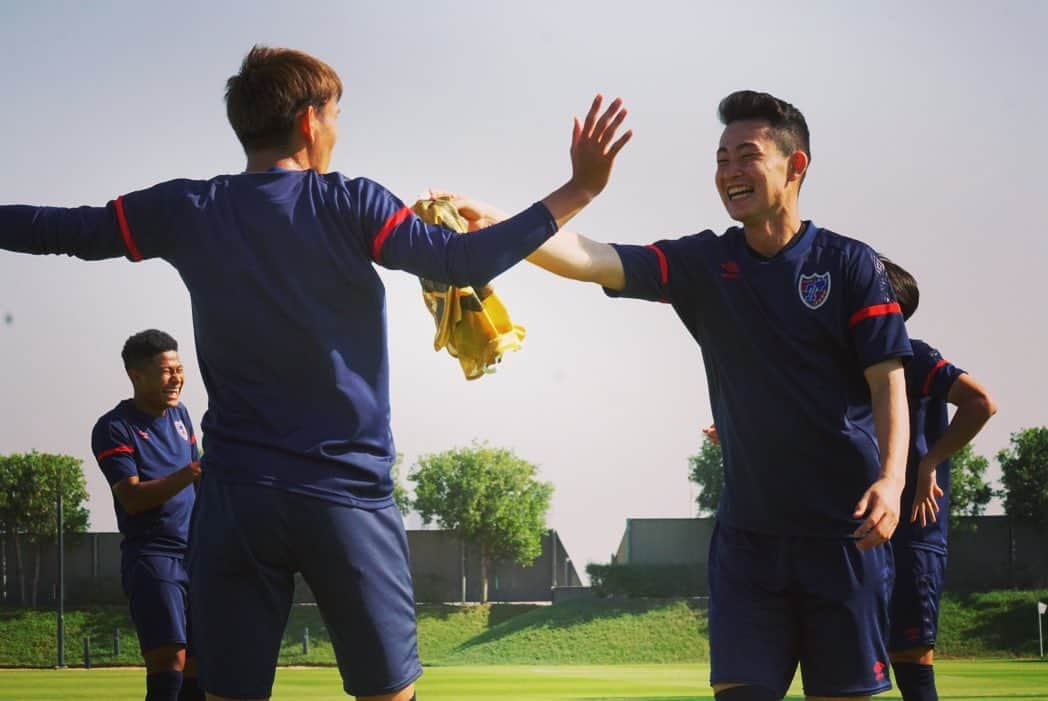 FC東京オフィシャルグッズさんのインスタグラム写真 - (FC東京オフィシャルグッズInstagram)「🔵🇯🇵🗼🔴 #ACL2020 #TRAININGPHOTO  💪💪💪🔵🔴 @fctokyoofficial  #絶対突破 #acl #Qatar #FC東京 #fctokyo #tokyo」11月26日 11時20分 - fctokyoofficial