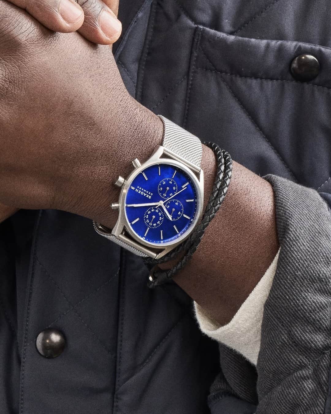 スカーゲンさんのインスタグラム写真 - (スカーゲンInstagram)「You’re in luck! The perfect blue Holst watch that layers with everything is now on SALE. #linkinbio #BlackFriday」11月26日 11時33分 - skagendenmark