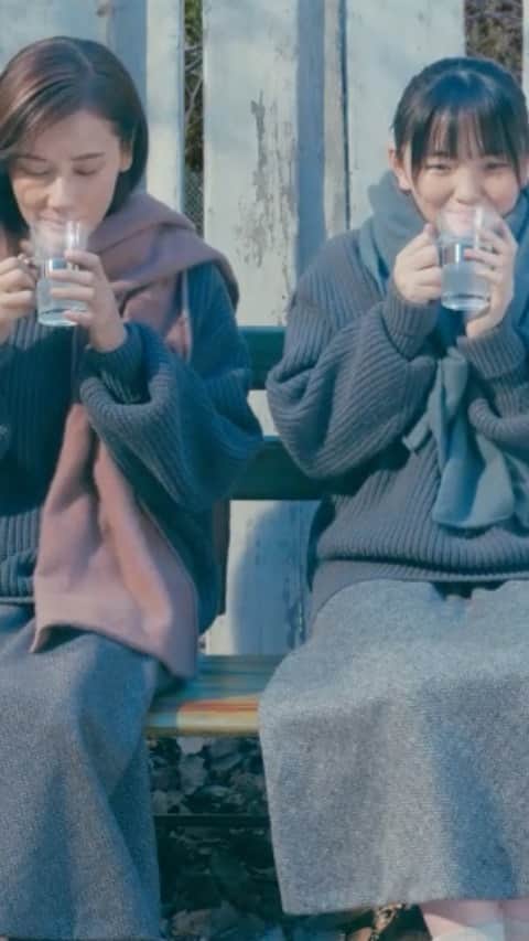 石崎ひゅーいのインスタグラム：「CMは11/29からスタート。あたたかい気持ちになれます。ぜひご覧ください。  #吉田羊 #鈴木梨央 #ポカリ母娘」