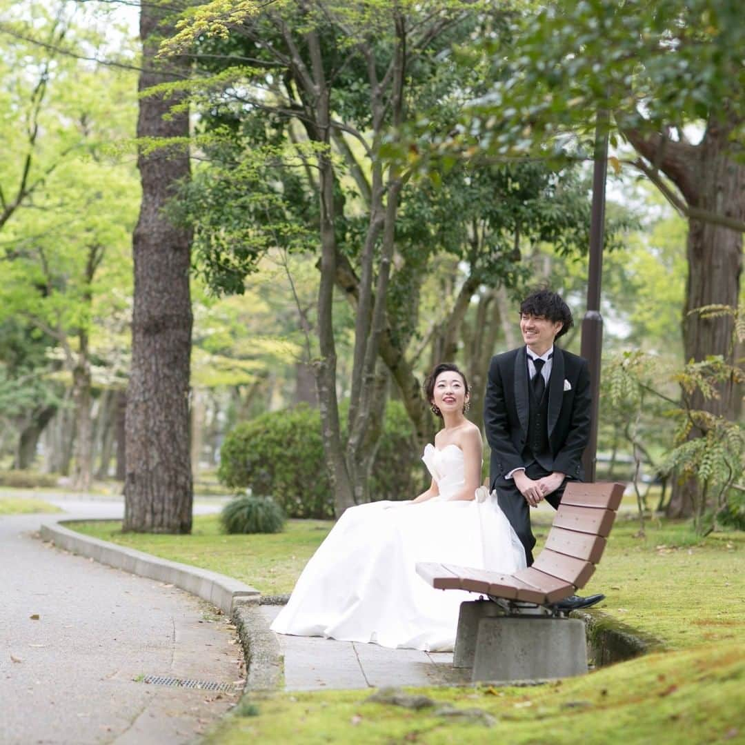 ラヴィ•ファクトリーさんのインスタグラム写真 - (ラヴィ•ファクトリーInstagram)「【写真で叶える結婚式】 . 懐かしさを感じさせる "歴史民俗資料館"での撮影*  ヘアスタイルもクラシカルにまとめ おふたりだけの世界観を一層引き出します＊ —————— ラヴィファクトリー金沢: @kanazawa_laviephotography  AREA:JAPAN,KANAZAWA 歴史民俗資料館 —————— @laviefactoryをフォローして #laviefactory #ラヴィファクトリー のハッシュタグをつけて お写真を投稿してみてくださいね✳︎ . こちらの公式IG（@laviefactory） で取り上げさせていただきます✨ #wedding#weddingphotography #ラヴィファクトリー #laviefactory #photo #生きる写真 #ハートのある写真 #instawedding #結婚写真 #ウェディング #ウェディングフォト #撮影指示書 #ロケーションフォト #前撮り #プレ花嫁 #結婚準備 #写真好きな人と繋がりたい #フォトウェディング #前撮り #後撮り #ウェディングニュース #プラコレ #関西花嫁 #金沢花嫁 #クラシカルウェディング #モダンウェディング #花嫁コーディネート #歴史民俗資料館」11月26日 17時12分 - laviefactory