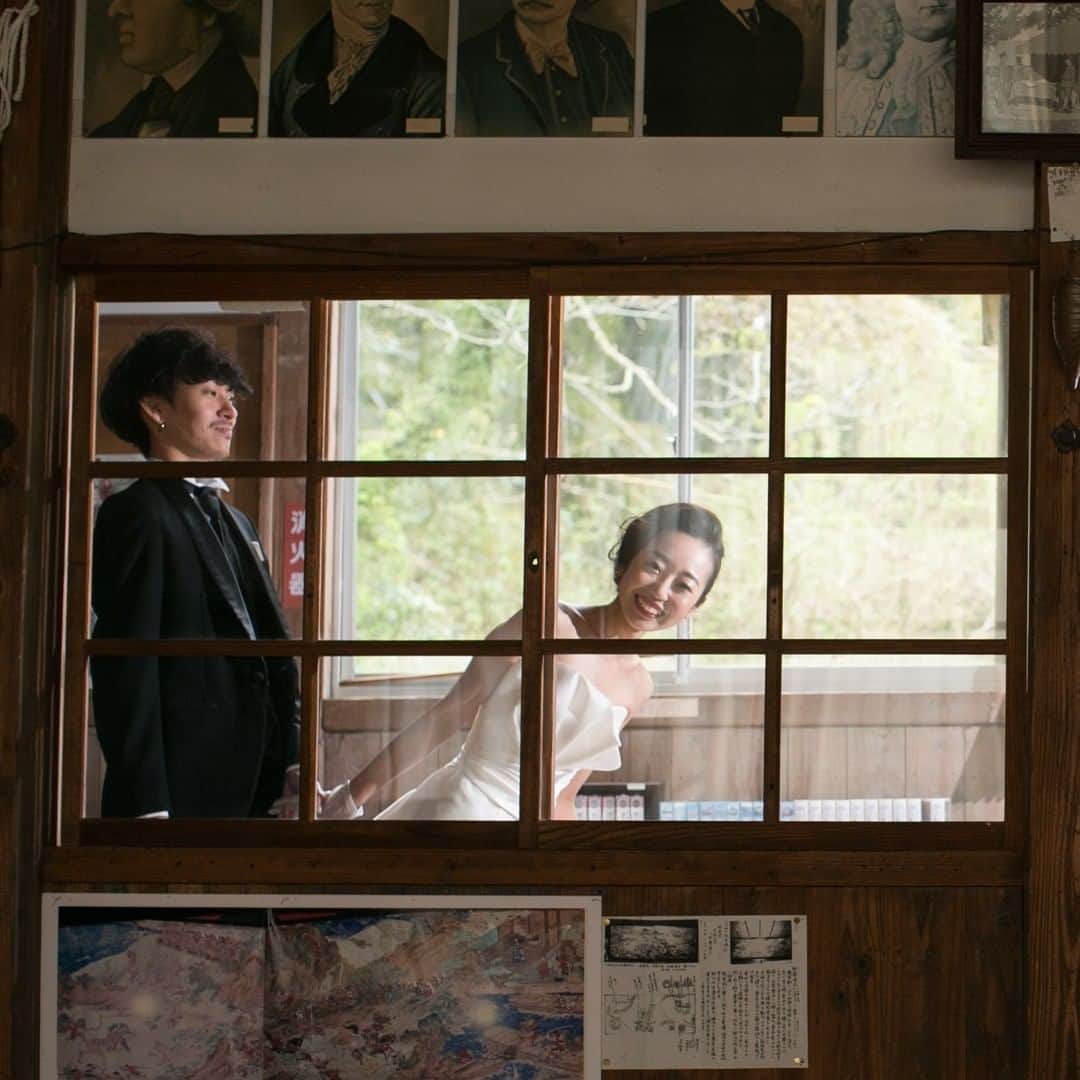 ラヴィ•ファクトリーさんのインスタグラム写真 - (ラヴィ•ファクトリーInstagram)「【写真で叶える結婚式】 . 懐かしさを感じさせる "歴史民俗資料館"での撮影*  ヘアスタイルもクラシカルにまとめ おふたりだけの世界観を一層引き出します＊ —————— ラヴィファクトリー金沢: @kanazawa_laviephotography  AREA:JAPAN,KANAZAWA 歴史民俗資料館 —————— @laviefactoryをフォローして #laviefactory #ラヴィファクトリー のハッシュタグをつけて お写真を投稿してみてくださいね✳︎ . こちらの公式IG（@laviefactory） で取り上げさせていただきます✨ #wedding#weddingphotography #ラヴィファクトリー #laviefactory #photo #生きる写真 #ハートのある写真 #instawedding #結婚写真 #ウェディング #ウェディングフォト #撮影指示書 #ロケーションフォト #前撮り #プレ花嫁 #結婚準備 #写真好きな人と繋がりたい #フォトウェディング #前撮り #後撮り #ウェディングニュース #プラコレ #関西花嫁 #金沢花嫁 #クラシカルウェディング #モダンウェディング #花嫁コーディネート #歴史民俗資料館」11月26日 17時12分 - laviefactory