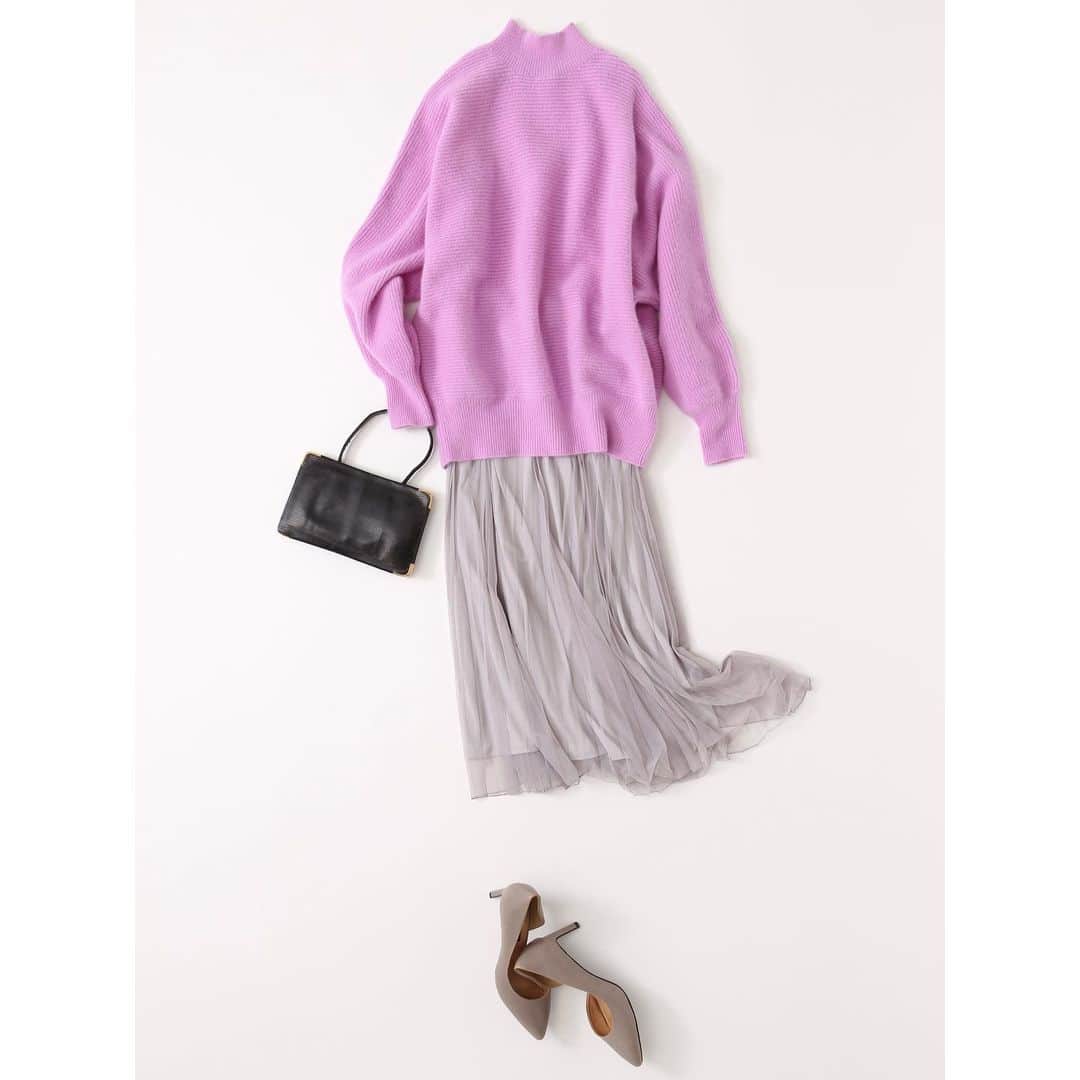 TIARAさんのインスタグラム写真 - (TIARAInstagram)「<new arrival> 店舗発売開始/12月1日 アンゴラニット。 カラーは毎回少量入荷ですので、お早めにお問い合わせ下さい。  オンラインストアでは12月8日発売予定しております。  geen knit ¥17000+tax  pink knit ¥18000+tax  #tiaramelrose #knit #colorful」11月26日 17時12分 - tiara_melrose