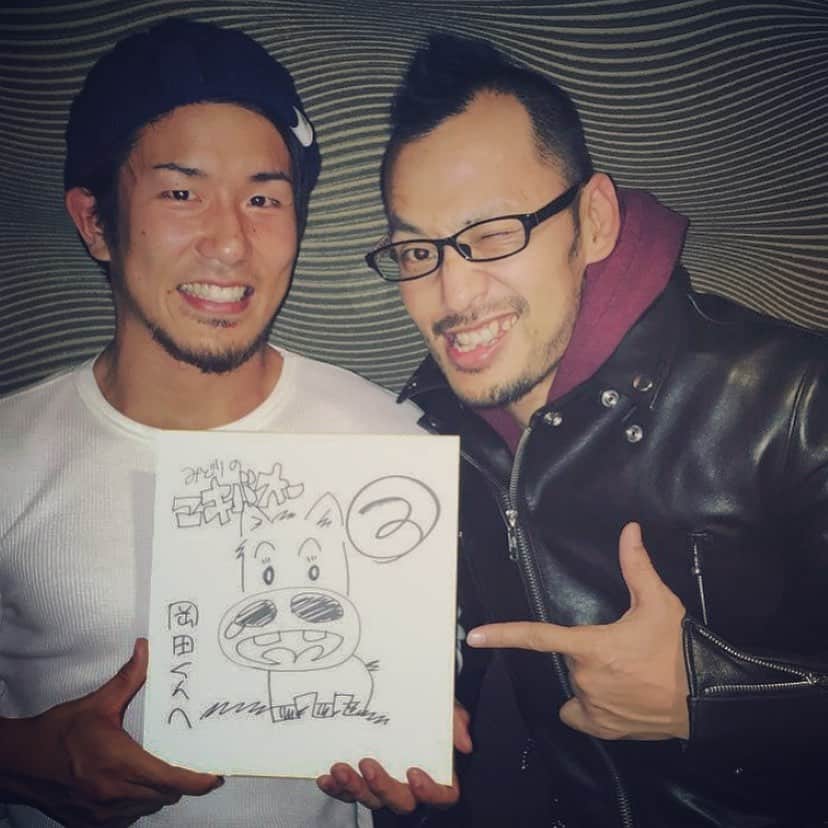 岡田遼さんのインスタグラム写真 - (岡田遼Instagram)「俺も絶対に修斗のチャンピオンになって、つの丸先生 @ge_ha_mob に似顔絵描いてもらうんだ！  とずいぶんと長い間密かに思っていたのでめちゃくちゃ嬉しい。 先生ありがとうございます。  #つの丸 #つの丸先生 #みどりのマキバオー #モンモンモン #THE #champions」11月26日 17時12分 - ryookada14