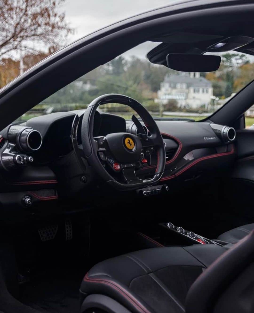 Ferrari USAさんのインスタグラム写真 - (Ferrari USAInstagram)「Striking looks and an even more striking performance, the #FerrariF8Tributo’s twin-turbocharged V8 is capable of 710 hp and 568 lb-ft of torque.⁣ ⁣ 📷: @ferrarigreenwich ⁣ #Ferrari #CarsWithoutLimits」11月26日 11時44分 - ferrariusa