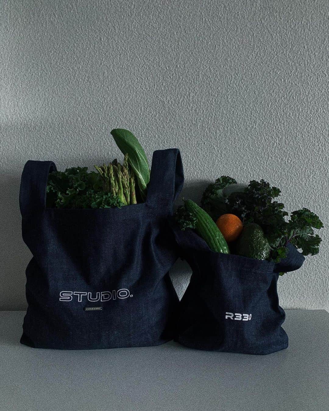 ローラさんのインスタグラム写真 - (ローラInstagram)「New sustainable denim bags will be available on November 27 at 3PM😌🥬🥒🌽 made with love✨ @studior330 @rekutmovement」11月26日 11時45分 - rolaofficial