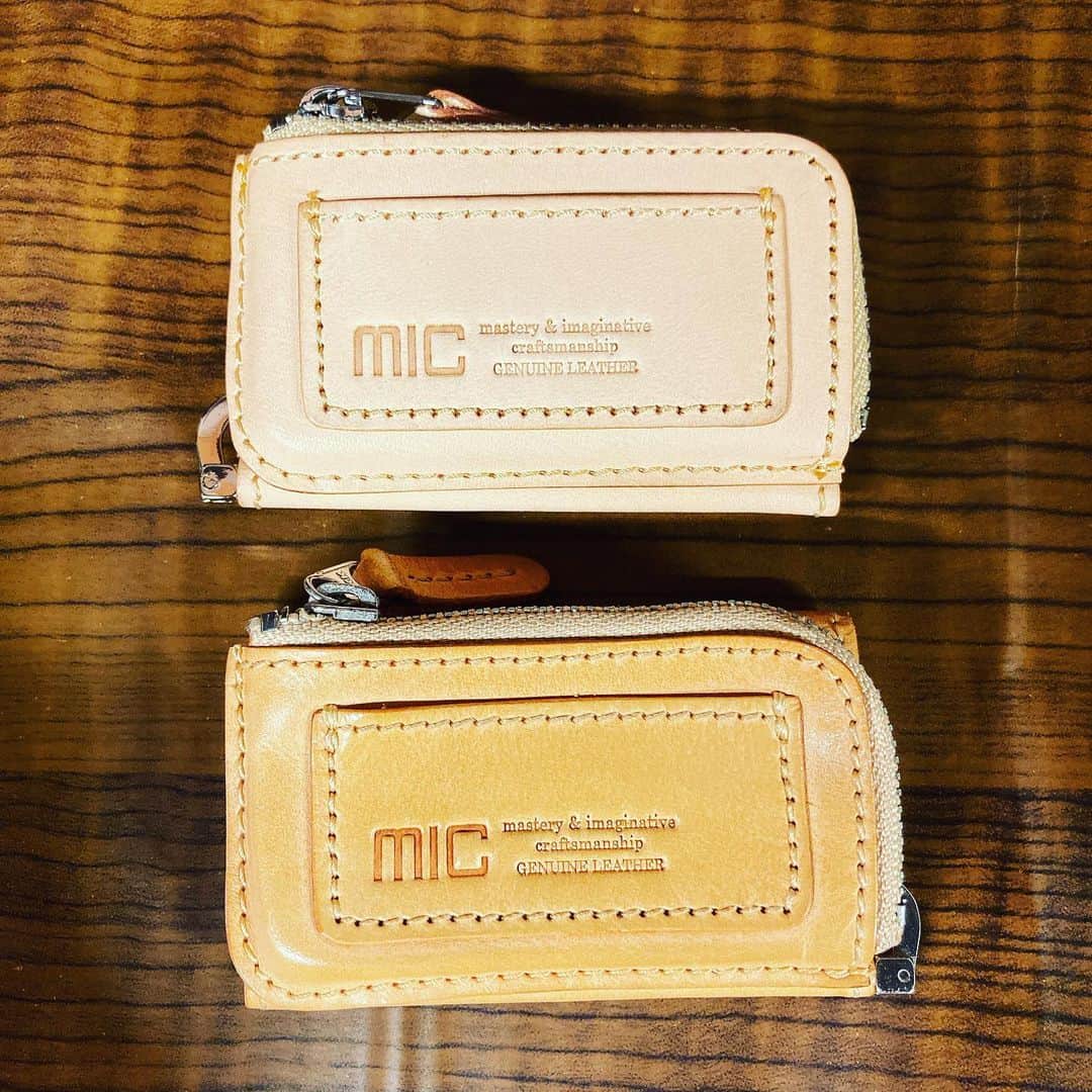 革財布のお店【mic 吉祥寺店】さんのインスタグラム写真 - (革財布のお店【mic 吉祥寺店】Instagram)「こんにちは！#mic吉祥寺店です ！ . ここ最近吉祥寺店で密かに女性人気の高い商品がございます✨ . グレージングヌメ　札バサミ付ファスナー小銭入れ¥6000+tax です！ . かなりのミニマムさと、必要最低限の小銭とお札が入るとのことでご好評頂いております！あと何より見た目が可愛い💕女性のお買い物には必須条件ですね👩 . ヌメ革なのでもちろん！エイジングも楽しめます！ . クリスマスプレゼントの参考になれば嬉しいです😆 . プレゼントでクリスマスを盛り上げていきましょう🎅✨ . #革小物とお財布のお店mic  #mic #革小物 #革財布 #財布 #東京 #吉祥寺 #中道通り #Japan #Tokyo #leather #wallet #女性人気 #ヌメ革 #ミニマム #ミニ財布 #必要最低限 #コンパクト #可愛い #プレゼント #クリスマス」11月26日 11時58分 - mic_kichijoji