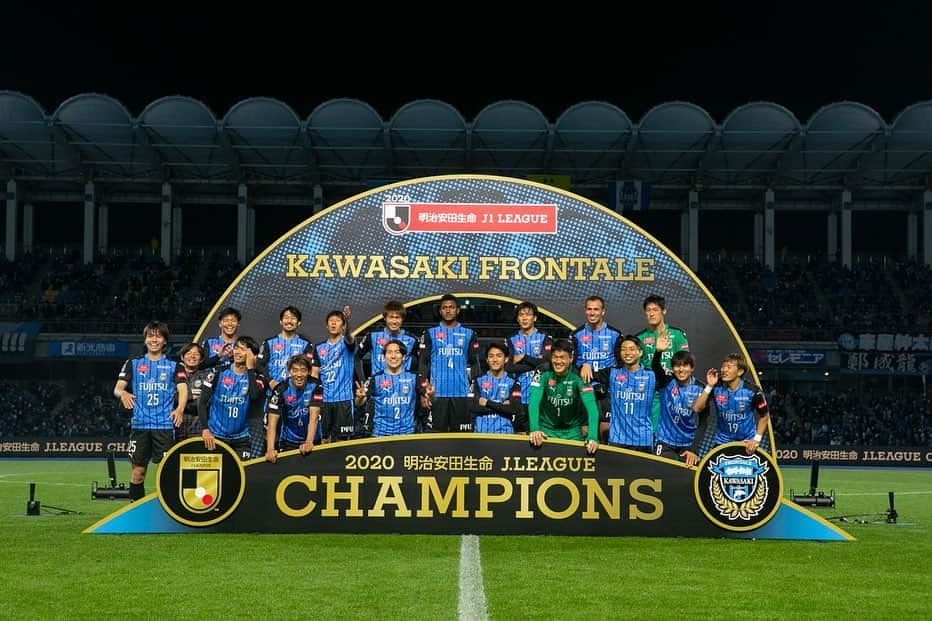 脇坂泰斗さんのインスタグラム写真 - (脇坂泰斗Instagram)「2020 J.LEAGUE CHAMPIONS 川崎フロンターレに関わる全ての皆さん、 優勝おめでとうございます🏆 そしてありがとうございます！ 最高のチームメイト、スタッフ、サポーターと喜びあえて幸せです😆 また、残りのシーズン 一緒に闘いましょう！！ #川崎フロンターレ #frontale」11月26日 11時54分 - yasuto_wakizaka