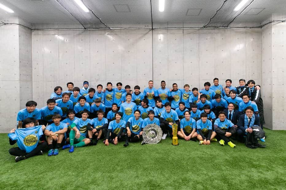 脇坂泰斗さんのインスタグラム写真 - (脇坂泰斗Instagram)「2020 J.LEAGUE CHAMPIONS 川崎フロンターレに関わる全ての皆さん、 優勝おめでとうございます🏆 そしてありがとうございます！ 最高のチームメイト、スタッフ、サポーターと喜びあえて幸せです😆 また、残りのシーズン 一緒に闘いましょう！！ #川崎フロンターレ #frontale」11月26日 11時54分 - yasuto_wakizaka