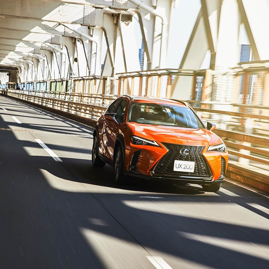 のインスタグラム：「しなやかに滑らかに、まるで踊るようにUXは走る。  #レクサス #Lexus #LexusUX #レクサスUX  #UXと過ごす日常 #OneMoreThing #SUV #車好きな人と繋がりたい #クロスオーバー #drive #ドライブ」