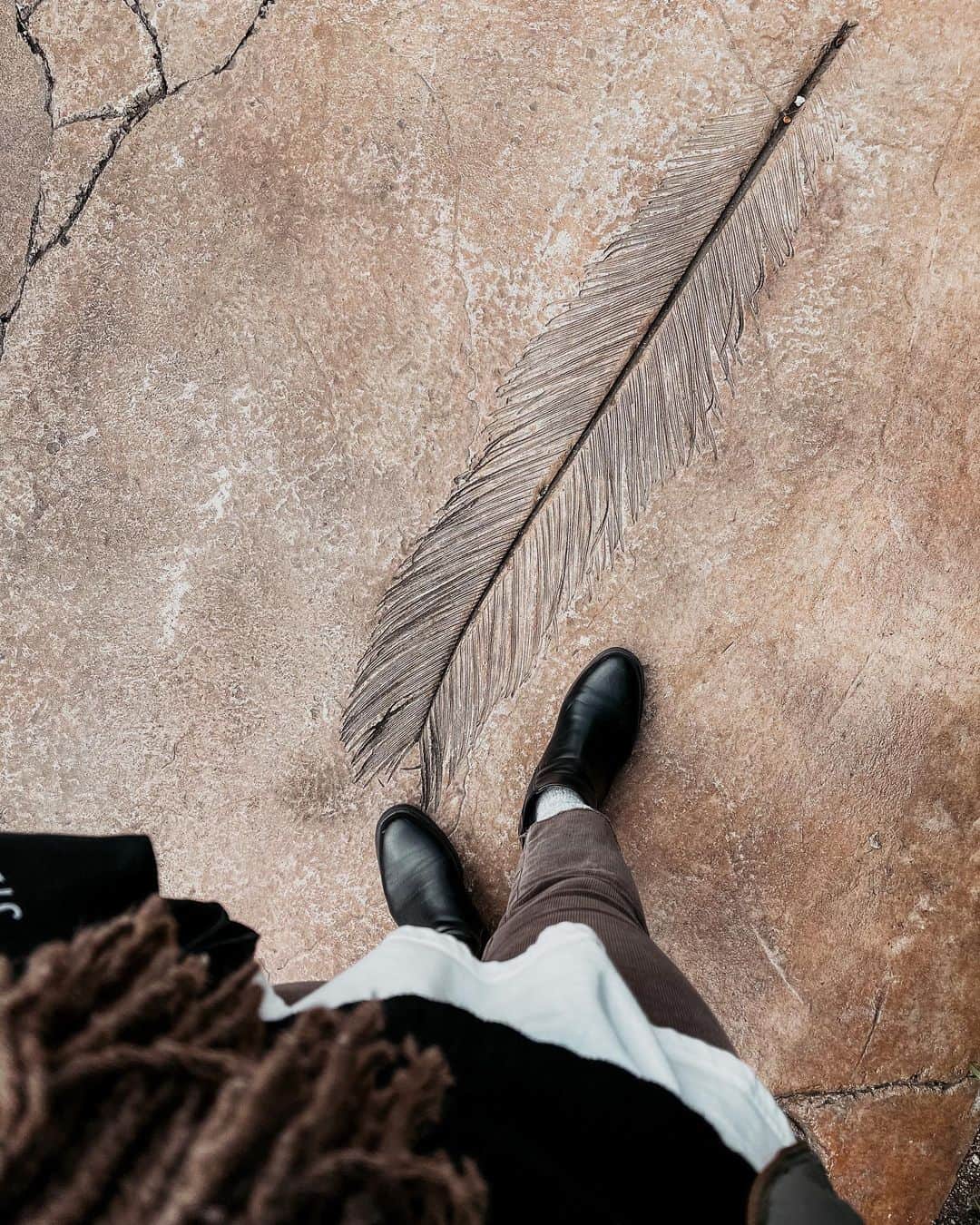 Rimiのインスタグラム：「ユニバーサルの床が可愛かった🪶 下見て歩いててたまに見つける幸せ。」