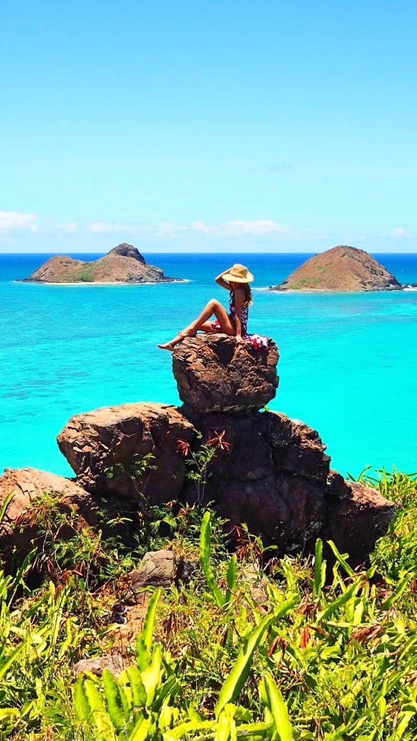 shihoのインスタグラム：「💙💠💙💠💙 ・ 視野いっぱいに広がるHawaiiの景色。 あまりにも美しくて壮大で この景色の中に自分がいることが 夢のように感じるほど感動した場所♡ ・ 瞬きするのがもったいないくらいに ずっと見ていたい景色の一つ。 ・ #hawaii#islandofoahu#oahu#ハワイ#trip #オアフ島#travel#loco_hawaii#travel_jp #funtorip#タビジョ#旅MUSE#genic_travel #genic_mag#たびねす#旅行#genic_hawaii#oahuhawaii」