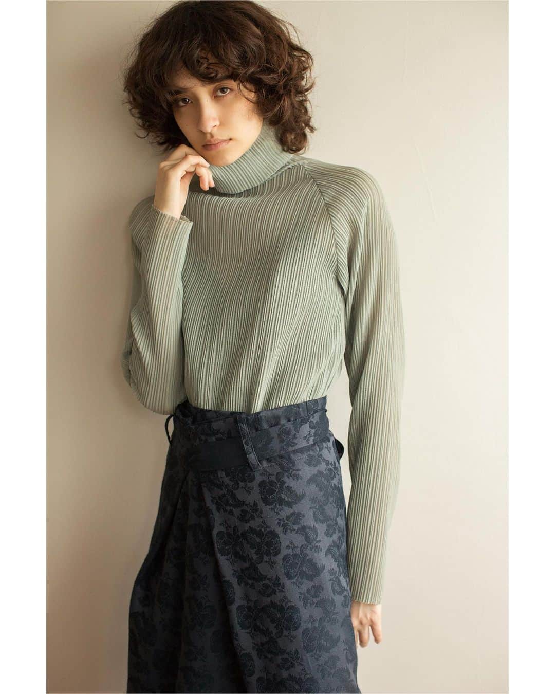 のインスタグラム：「20AW Collection Pleats Jersey Top / On sale  #leinwande #leinwände」