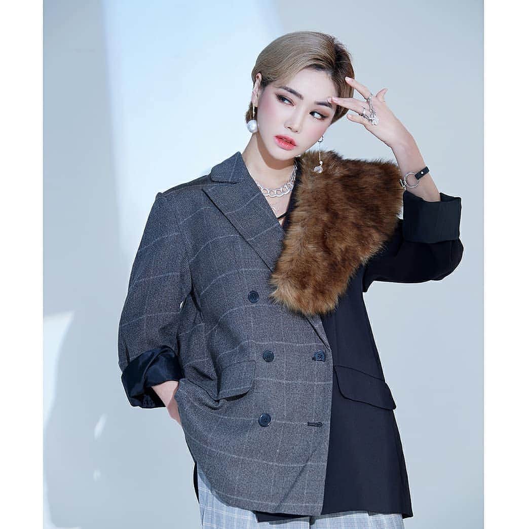 Han Ga Eunのインスタグラム：「🤎🖤 아 이제진짜 겨울인가봐요 춥다 Photo @circusbear_z Hair @designer_joy  Makeup @makeup_soukhyun  assist @zindosuki @603mory  #포토모리스튜디오」