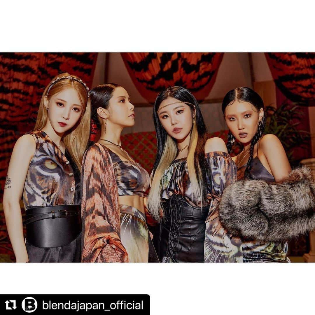 Mamamooさんのインスタグラム写真 - (MamamooInstagram)「#Repost @blendajapan_official with @make_repost ・・・ ✨BIG NEWS✨ 12月17日発売のBLENDA Japan／WINTER号のカバーガールを解禁❗️なんと、日本の雑誌初表紙となる韓国女性アーティストグループ「MAMAMOO」の４人が表紙に登場します😭さらに、撮りおろし＆10Pのインタビュー特集に加えて「MAMAMOO」の両面ポスターつき❗️超激レアな４人を絶対に見逃さないで👀🥰  #blendajapan#ブレンダジャパン＃cover＃表紙＃MAMAMOO＃ママム#마마무#solar#ソラ＃솔라＃moonbyul#ムンビョル＃문별＃wheein#フィイン＃휘인＃hwasa#ファサ＃화사＃12月17日発売＃日本の雑誌初表紙＃情報解禁」11月26日 12時29分 - mamamoo_official