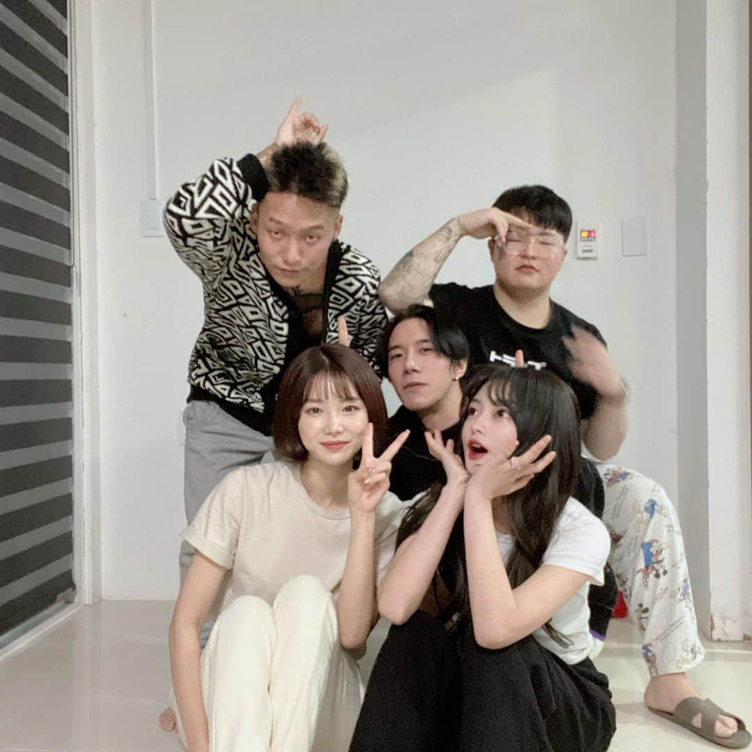 ユン・ダヨンのインスタグラム：「1주년 커플여행 망치기」