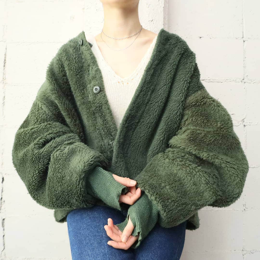 吉祥寺 古着屋 Orfeoのインスタグラム：「. Military Boa Liner Jacket  #orfeo #kichijoji #tokyo #vintage #used #fashion #coordinate #outfit . . . スタッフ募集についてはこちら→https://www.instagram.com/p/CHcEl3Tl1Sk/?igshid=1j1r0z0xinhmp .  お問い合わせはインスタグラムのプロフィール掲載のメールアドレスにお願いいたします。コメント、DMでのお問い合わせは受け付けておりませんのでご了承ください。 ONLINE SHOPの商品も店頭にてご購入頂けます。気になる商品がございましたらスタッフにお声掛けください。  新型コロナウィルス感染拡大防止策を徹底した上で営業をしております。マスクの着用、入店時にアルコールでの消毒をお願いいたします。」