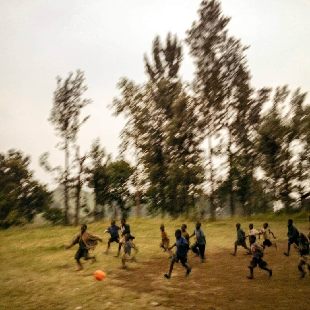 ナショナルジオグラフィックさんのインスタグラム写真 - (ナショナルジオグラフィックInstagram)「Photo by @michaelchristopherbrown / Children play soccer in Kibati, just north of Goma, Democratic Republic of the Congo, where it is the most popular sport. Soccer is played by approximately 250 million players in over 200 countries and dependencies, making it the world's most popular sport too. Follow @michaelchristopherbrown for more human stories from around the world.」11月26日 12時34分 - natgeo