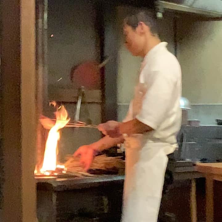 風間ゆみえのインスタグラム：「もうね、感慨無量。  送られてきたスケジュールには夜のお食事はあるところでと書かれていて、ん？秘密の場所なのかな？なんて思っていたけど、あるところという名前のお店でね、古民家をご主人が自ら1年がかりで手入れして今の店に仕上げたということでした。  穏やかぁな時が流れていてね、あるところにいる私は全ての感覚を手放して漂うような心地よさがあって。  一品、一品、運ばれてくるたびに手を合わせてしまう、美しい食の時間を堪能することは、改めて、普段の食にも手を合わせたいという気持ちに導かれる。　　  かまどの火の香りは良いね。　 気持ちがほぐれる  あるところのおにぎりは こころが浄化される  美しい食のかたち  ごちそうさまでした。」
