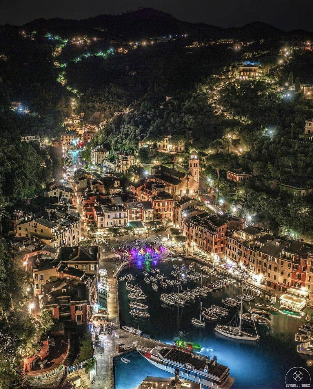 Padgramさんのインスタグラム写真 - (PadgramInstagram)「Portofino ❤ Italy Congrats @levantedrones ➖➖ #pgdaily #pgstar #pgcounty #portofino #portofinoitaly  #portofinobay #planetgo #planet #planetearth #amazing #awesome #italy🇮🇹 #italytravel #italytrip #italy_vacations」11月26日 12時47分 - planet.go