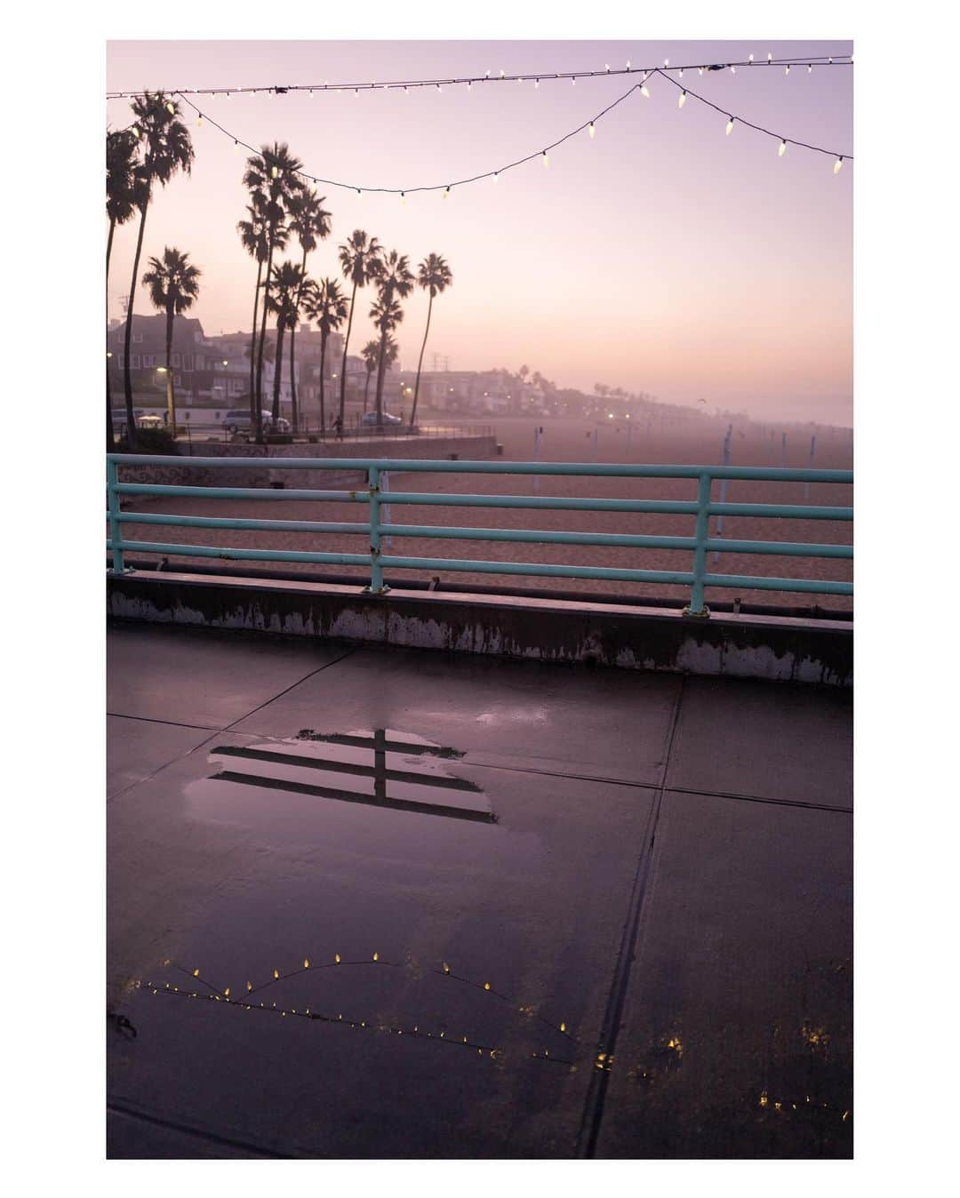 Pete Halvorsenのインスタグラム：「Fogset and Sunrise on the Pier this morning...  . Swipe for more 👀 . Leica Q2」