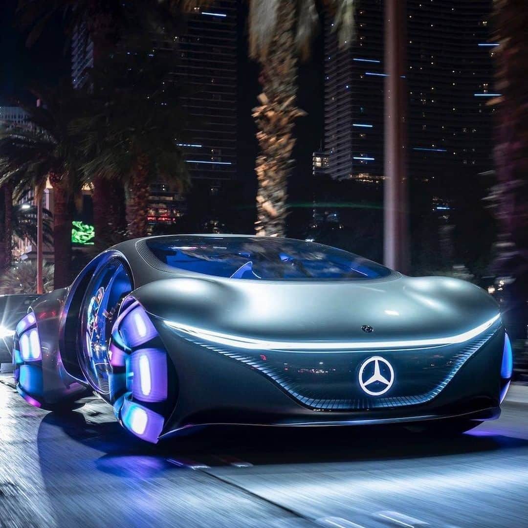Mercedes-Benz Thailandさんのインスタグラム写真 - (Mercedes-Benz ThailandInstagram)「จากแรงบันดาลใจสู่จินตนาการอันยิ่งใหญ่แห่งโลกอนาคต กับรถยนต์ต้นแบบ Mercedes-Benz VISION AVTR ที่ก้าวข้ามขีดจำกัดของการออกแบบด้วยรูปทรงตัวโค้งมน แลดูพริ้วไหว พร้อมกับจุดเด่นด้านระบบขับเคลื่อนไฟฟ้าที่ยั่งยืน และพิเศษไปกว่านั้นภายในห้องโดยสารไม่มีพวงมาลัยควบคุมตัวรถ เพียงแค่ใช้มือลงบนแผงคอนโทรลที่คอนโซลกลาง และรถก็เคลื่อนตัวด้วยอัตโนมัติ ซึ่งระบบนี้เป็นการเชื่อมโยงระหว่างมนุษย์ เครื่องจักร และธรรมชาติ เสมือนเป็นหนึ่งเดียวกัน ​  #TheBestOrNothing #MercedesBenz #MercedesBenzThailand」11月26日 13時00分 - mercedesbenzthailand