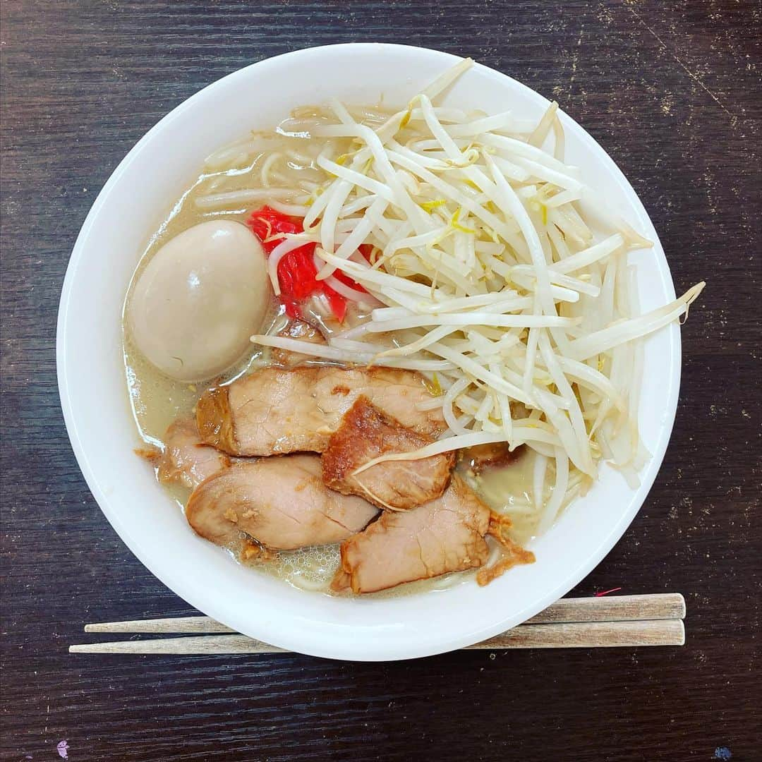 山西惇のインスタグラム：「久留米で行くタイミングを逸したのでお土産に買った大砲ラーメンを。美味し。」