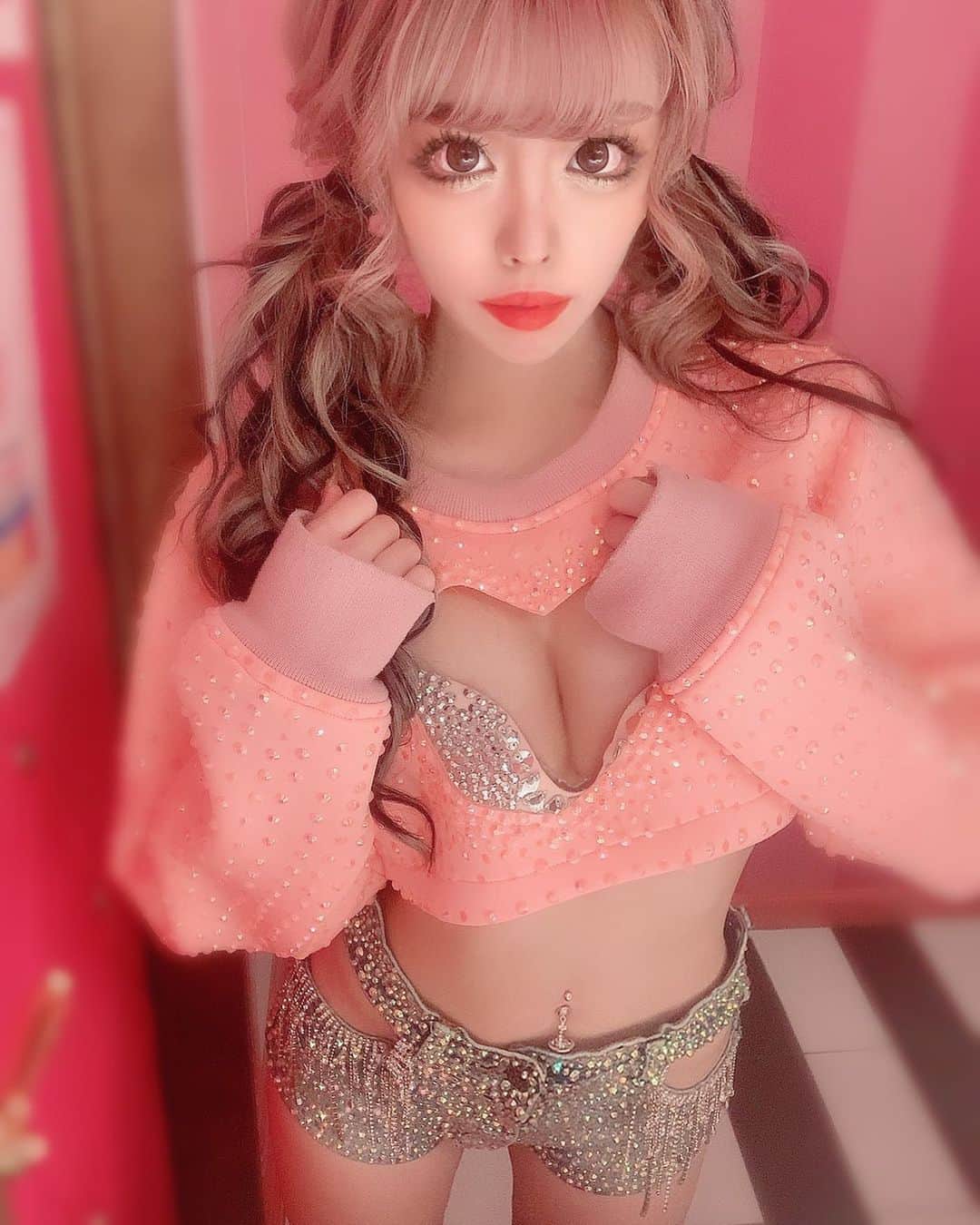 あんじゅのインスタグラム：「♡ ． 💎.•*¨*•.¸¸♬🧸🎈 ． ．  #Burlesque #バーレスク #バーレスク東京 #大阪 #バーレスク大阪 #北新地 #六本木 #キャバ嬢 #ホスト #歌舞伎町 #ダンサー #bodymake #自発ください  #桃尻トレーニング #ビジネスギャル  #金髪女子 #ギャル #加工厨 #ジャニヲタ #美尻女子 #エロ可愛い #筋トレ女子 #撮影会 #雰囲気好きな人いいね #自撮り界隈 #1mmでもいいなと思ったらいいね #被写体  #ツインテール #キラキラ #へそピ」