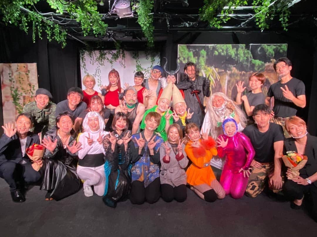 横山裕之さんのインスタグラム写真 - (横山裕之Instagram)「大塚ドリームSHOW3周年公演 「BYE BYE」 が終了しました。  色々な想いで作ったこの作品が演者やお客様の力で最高の作品になったことを感謝してます。  こんなコロナ禍の状況で観に来て頂き、本当にお客様には感謝×1000です！  本当にありがとうございました。  あっという間の3年だったと思います。  でも来年、再来年とまたワクワクすることが待ってます！ なので皆様と一緒に大塚ドリームSHOWもさらにパワーアップ、そして成長できたらと思ってますので応援のほどよろしくお願い致します！  #大塚ドリームSHOW #3周年 #BYEBYE #QUEST #TETRA #脚本演出 #天狗横山裕之 #ありがとうございました #ガリレオZでやったもう一つのエンディングは僕のわがままでやらせてもらいました #また会える日まで」11月26日 13時33分 - tengu_yokoyama