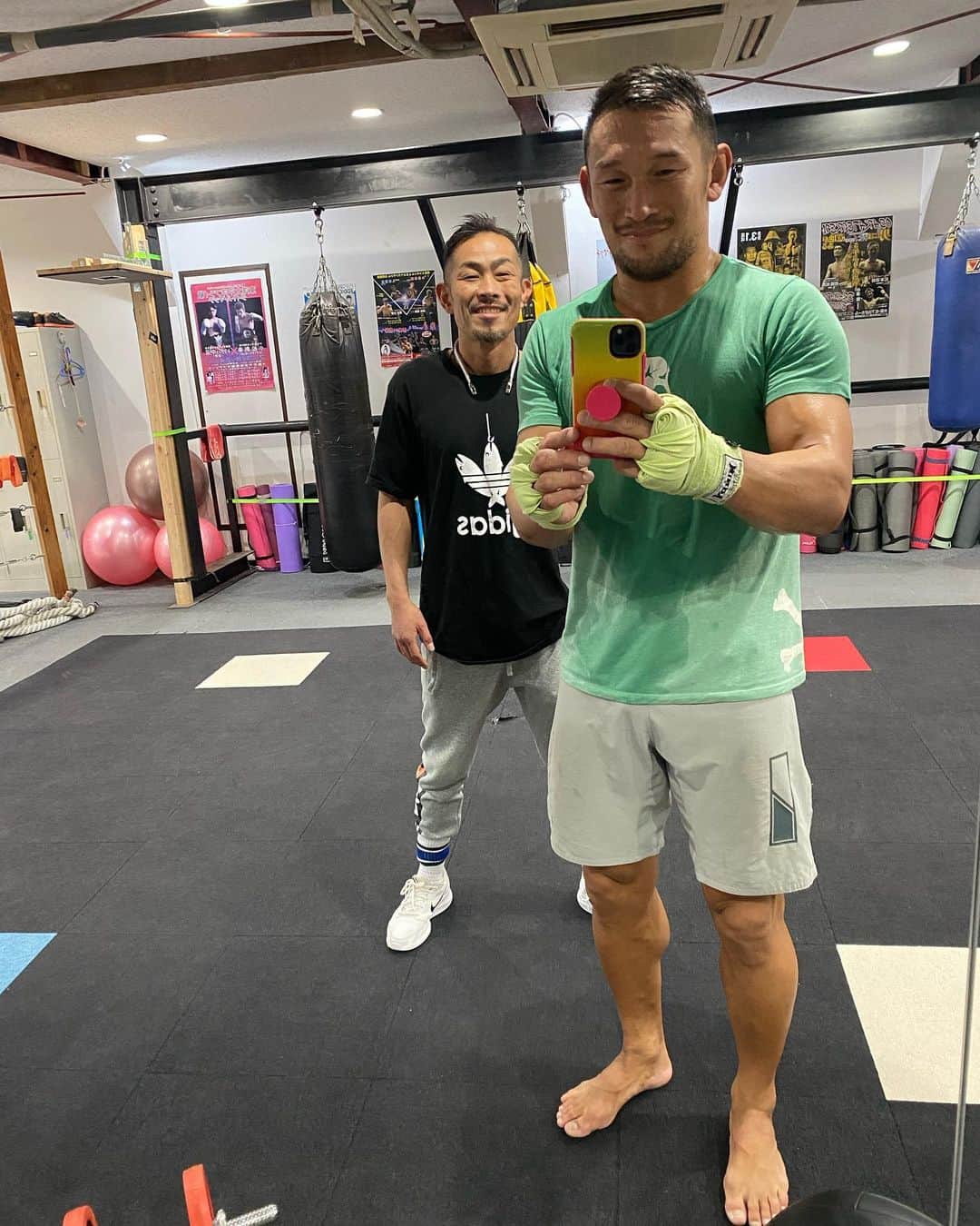ストラッサー起一のインスタグラム：「Up Startさんで練習。 今日も会長にみっちり稽古つけて貰いました！ 打撃のスキルかなり磨いてるよ！ 次戦はバチバチ殴り回してるから🥊 ありがとうございました。」