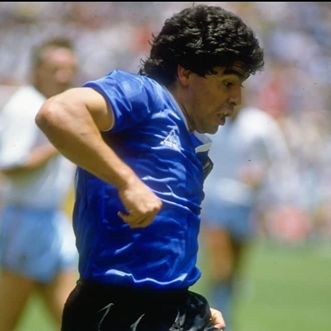 GAKU-MCさんのインスタグラム写真 - (GAKU-MCInstagram)「Hoy jugué fútbol solo con el pie izquierdo. Te echo de menos. Gracias Diego Maradona ! あなたを偲び86年のアルゼンチン代表🇦🇷のユニフォームを着て、今日は仲間と左足だけでサッカーしました。 沢山の感動をありがとう。#DiegoMaradona #Maradona #rip」11月26日 13時43分 - gaku_mc