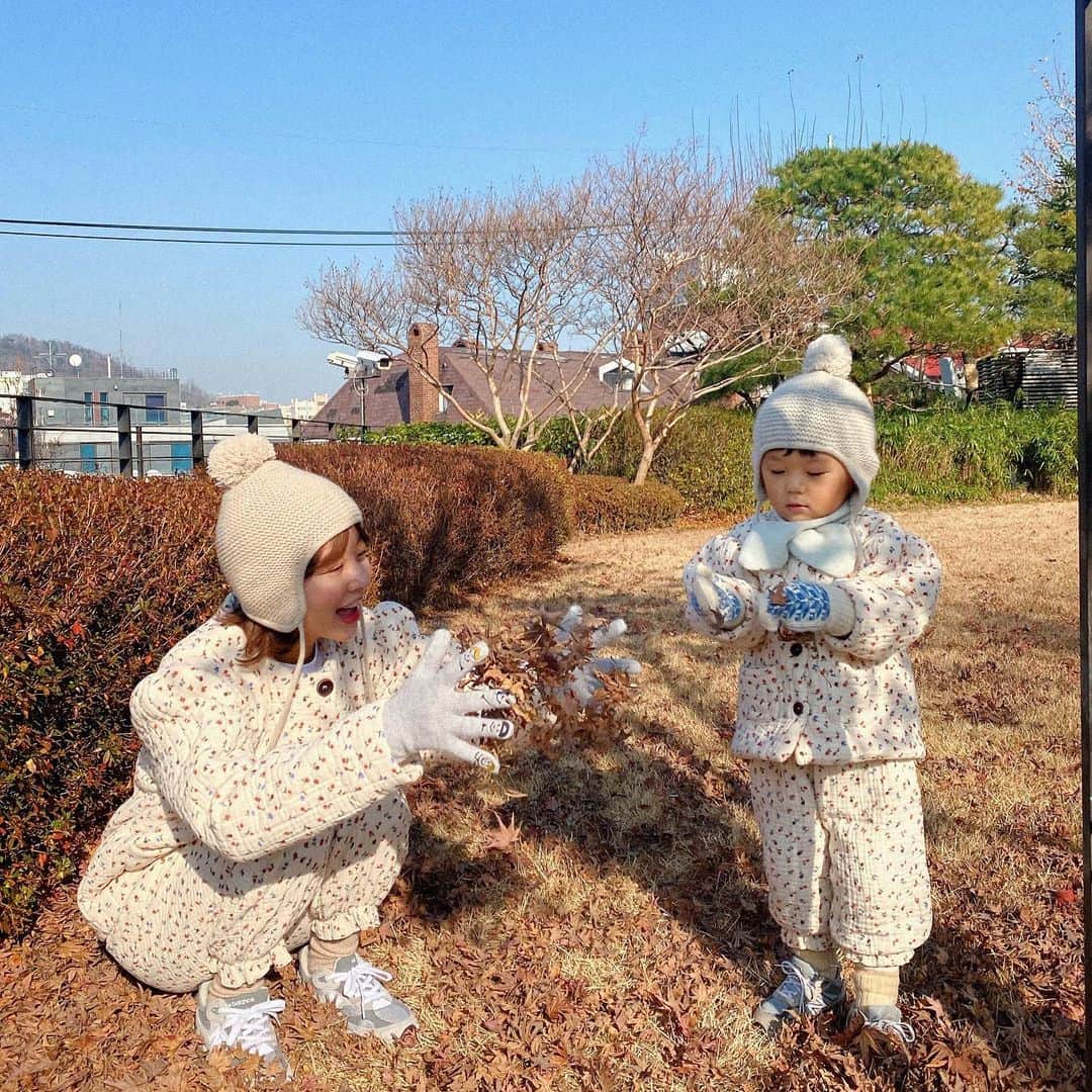 イム・ジヒョンさんのインスタグラム写真 - (イム・ジヒョンInstagram)「밑에쵸코 사장님과 아침운동👶🏻❤️❤️❤️」11月26日 13時53分 - imvely_jihyun