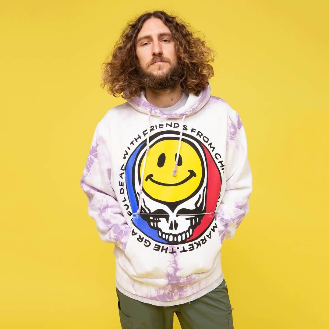 HYPEBEASTさんのインスタグラム写真 - (HYPEBEASTInstagram)「@hypebeaststyle: @chinatownmarket and @gratefuldead have reunited for their “Steal Your Face” capsule before wrapping up the year. The range includes a selection of apparel and accessories, featuring Chinatown Market’s signature smiley face motif and Grateful Dead’s skull motif taken from the cover of the band’s 1971 album ‘Steal Your Face.’ Swipe to check out the pieces and visit the link in bio for more. The set will be available on November 26 via Chinatown Market’s website with prices ranging from $15 to $165 USD.⁠⠀ Photo: Chinatown Market」11月26日 13時46分 - hypebeast
