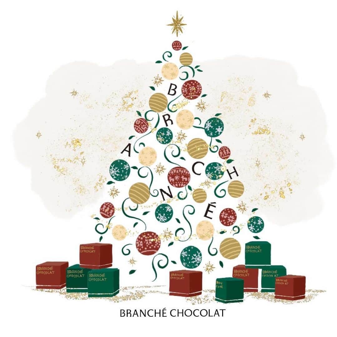 のインスタグラム：「. @branche_chocolat クリスマス企画第一弾🎄 今週配送分より、オリジナルクリスマスカードを添えてお届け致します！ 手前味噌ですが・・・とっても可愛いカードに仕上がって嬉しいです💕 表面は、大きなクリスマスツリーの周りにプレゼントに見立てたカレ・オ・ショコラを積み上げたシンプルながら高級感のあるデザイン。 裏面は白紙のため、ご自身で大切な人へのメッセージを書き込めます。 クリスマスは、ご家族やご友人・パートナーとともにカレ・オ・ショコラで至福の時間をお過ごしください😊 . . #branchechocolat  #xmas #christmas  #xmascard #christmascard  #ブランシェショコラ #カレチョコ #カレオショコラ #クリスマス  #クリスマスカード」
