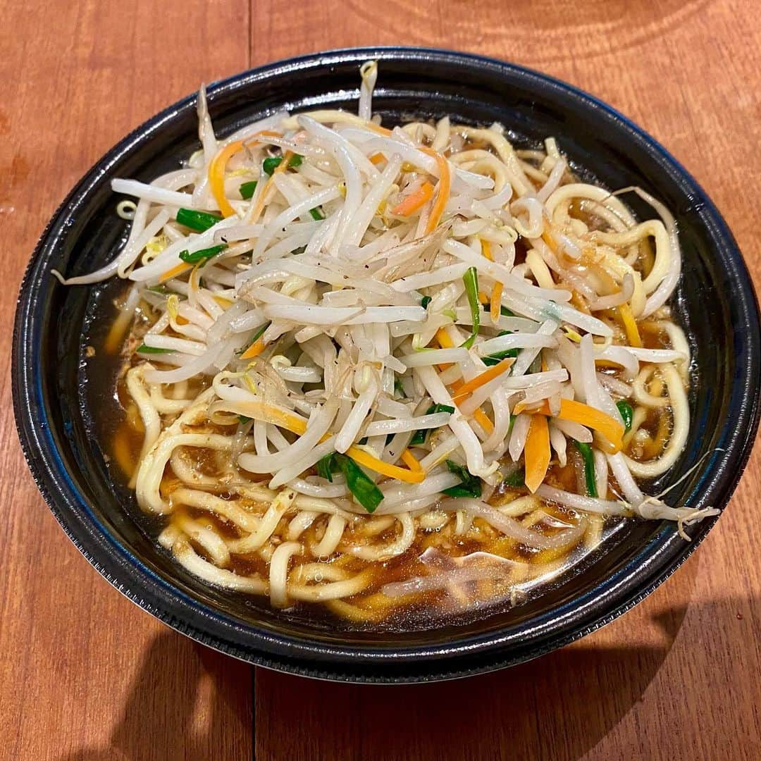 本谷亜紀さんのインスタグラム写真 - (本谷亜紀Instagram)「Chompyラーメンフェスで喜楽のラーメンが10%オフだった！！麺とスープが別々になってるから伸びる心配がないのが嬉しい👍デリバリーフードサービスの中では麺類かなり多くておすすめ！  招待コード　HKCURY  もやし麺美味しすぎます💕 #chompy #chompyラーメンフェス　#喜楽　#ラーメン #らーめん #拉麺 #라면#ramen#noodle  #つけ麺 #まぜそば #汁なし #麺 #麺活 #ラーメン巡り #ラーメンインスタグラマー #麺スタグラム #rameninstagramer  #travel #foodie」11月26日 13時58分 - akichi0518_ramen