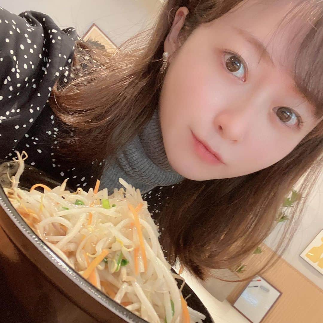 本谷亜紀さんのインスタグラム写真 - (本谷亜紀Instagram)「Chompyラーメンフェスで喜楽のラーメンが10%オフだった！！麺とスープが別々になってるから伸びる心配がないのが嬉しい👍デリバリーフードサービスの中では麺類かなり多くておすすめ！  招待コード　HKCURY  もやし麺美味しすぎます💕 #chompy #chompyラーメンフェス　#喜楽　#ラーメン #らーめん #拉麺 #라면#ramen#noodle  #つけ麺 #まぜそば #汁なし #麺 #麺活 #ラーメン巡り #ラーメンインスタグラマー #麺スタグラム #rameninstagramer  #travel #foodie」11月26日 13時58分 - akichi0518_ramen