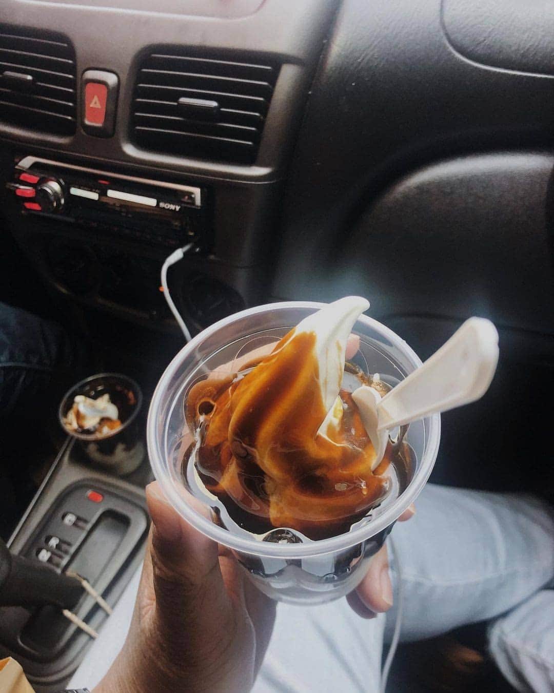 McDonald's Philippinesのインスタグラム：「🎅🏼🎄We're feeling Merry with this Merry McCafe Holiday Treat - the NEW Coffee Sundae! See you when you Ride-Thru McDonald's this upcoming long weekend!   You can also order via Dine-In, Take Out, your nearest Dessert Center, or on McDelivery!   Post by @janwillchua」