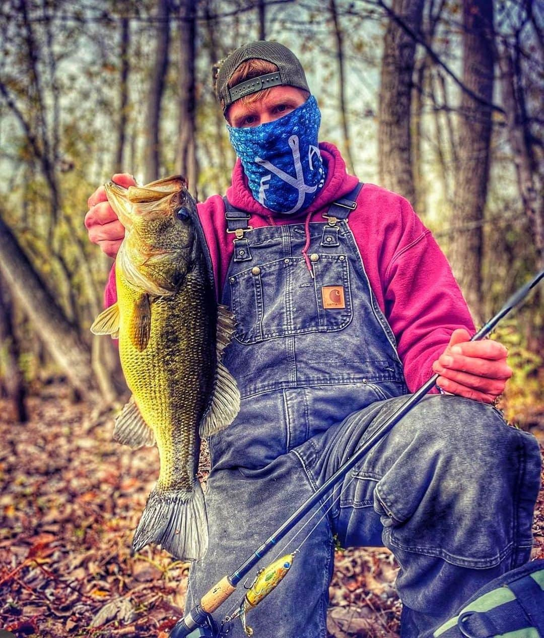 Filthy Anglers™さんのインスタグラム写真 - (Filthy Anglers™Instagram)「Big fan of this photo and the actual original post from our buddy Duayne @reelintheadventures - He posted this the other day, be sure to head on over to his page and give it a read. Solid photo, solid catch and love the write up he had. Wishing you all a happy turkey day tomorrow, we have some big deals coming when the clock hits midnight at tomorrow, stay tuned and be ready! Congrats on the catch @reelintheadventures you are Certified Filthy. www.filthyanglers.com #fishing #filthyanglers #fish #angler #anglerlife #anglerapproved #bassfishing #monsterbass #big ass #thanksgiving #nature #kayak #boat」11月26日 14時18分 - filthyanglers