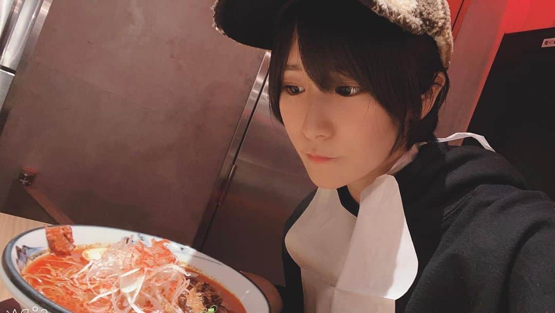 来栖うさこさんのインスタグラム写真 - (来栖うさこInstagram)「AFURI辛紅🍜🌶  @afuri_karakurenai . 行ってきましたああ！ 久しぶりのラーメン🍜 . 辛いのが大好きなのでわくわく(*´ω`*) . 辛さが、0丁目〜8丁目まであるんやけどびびって3丁目にしたら余裕すぎた(´ω`)w . 次選ぶなら5丁目〜やな🔥 チャーシュー柔らかいし、たまごもほくほくで美味しかった😭❤️ . 見た目真っ赤やけどw 辛いの苦手な人は0丁目もあるからオススメ✨ . お腹いっぱい(*´ω｀*) . ちなみに新宿サブナードにあるよ✨ . . . .  #ahuri辛紅 #新宿ラーメン #辛紅 #ahuri #旨辛 #激辛グルメ #激辛ラーメン #辛いもの好き #pr」11月26日 14時11分 - kurusu_usako