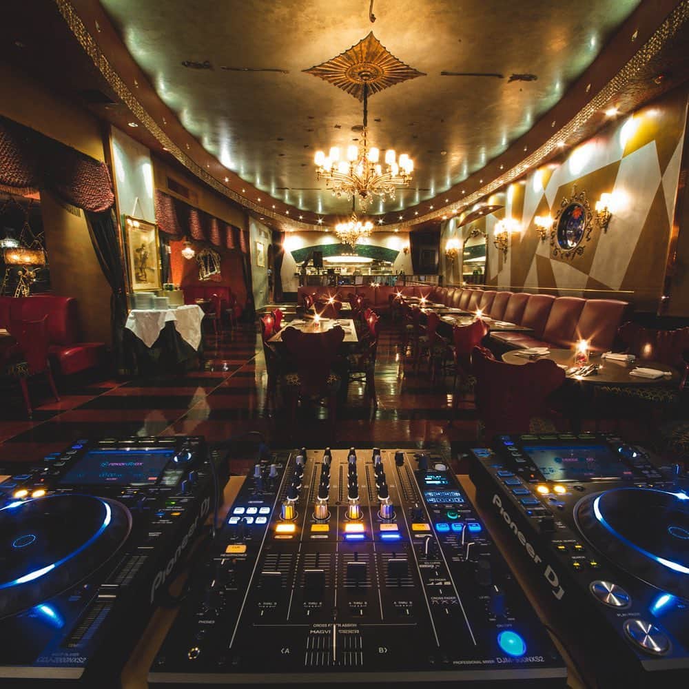 のインスタグラム：「いよいよ明日 🍾🥂  “THE PARTY OF NEW TABLEAUX” Date: November 27th,(Fri) 6:00 p.m.～ 0:00 a.m. Venue: Brasserie Tableaux  Tasty Food with Great Music “Free admission, free drink, free food”  ・PATIO BAR ALL NIGHT HAPPY HOUR ・DINING DJ EVERY DAY ・BUBBLE BAR  Be sure to come！」