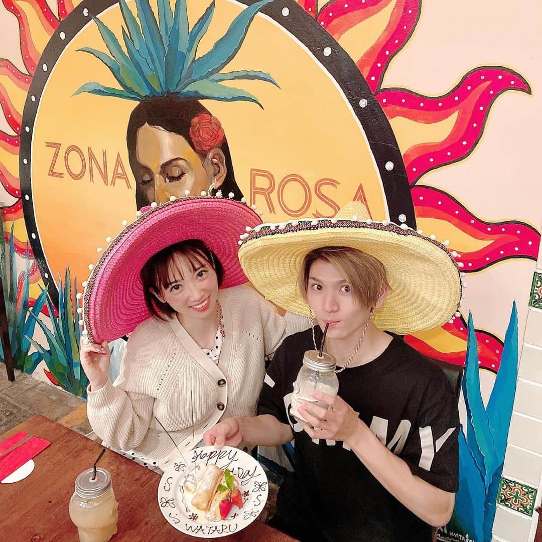 のインスタグラム：「今週は彼のお誕生日お祝いWEEK㊗️✨ . まず第一弾は恵比寿のZONAROSA @zonarosa_ebisu でバースデーディナーを🍴💕 . スパイシーな料理と生牡蠣が大好きな彼は大喜び❣️ #タコス #ジャンバラヤ #トルティーヤ など おいしいメキシコ料理をたくさんいただきました🇲🇽✨ . デザートプレートもご用意いただき、 メキシカンハットをかぶって楽しくお祝いできました㊗️✨ . お酒の種類も豊富で女子会グループも多かったので、 誕生日会などにオススメです🍻🎀 . #恵比寿ソナロッサ #恵比寿メキシカン #恵比寿グルメ #恵比寿タコス #ファヒータ #プレミアムテキーラ飲み比べ #恵比寿ディナー #誕生日#model #モデル @#japanesemodel #恵美」