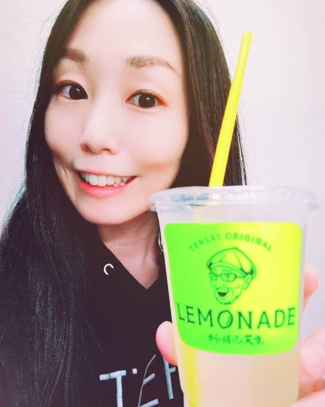 のインスタグラム：「あつくて喉かわいたので、レモネード飲みましたv(´∀｀*v)  冬も脱水症状になりやすい季節だから、みなさんも気をつけてくださいね(◍•ᴗ•◍)✧*。  #レモネード #lemonade #tensaioriginal #から揚げの天才  #レモネード大好き #大好き #レモン #檸檬 #水分補給 #脱水症状  #悠木あやね #AyaneYuki #YukiAyane #カプセルエージェンシー #capsuleagency #AV女優 #セクシー女優 #アダルト女優 #女優 #モデル #asiangirls #asiandoll #asianbeauty #asiansexy #japanese #japanesegirl #japanesegirls #model #nudemodel #fashionstyle」