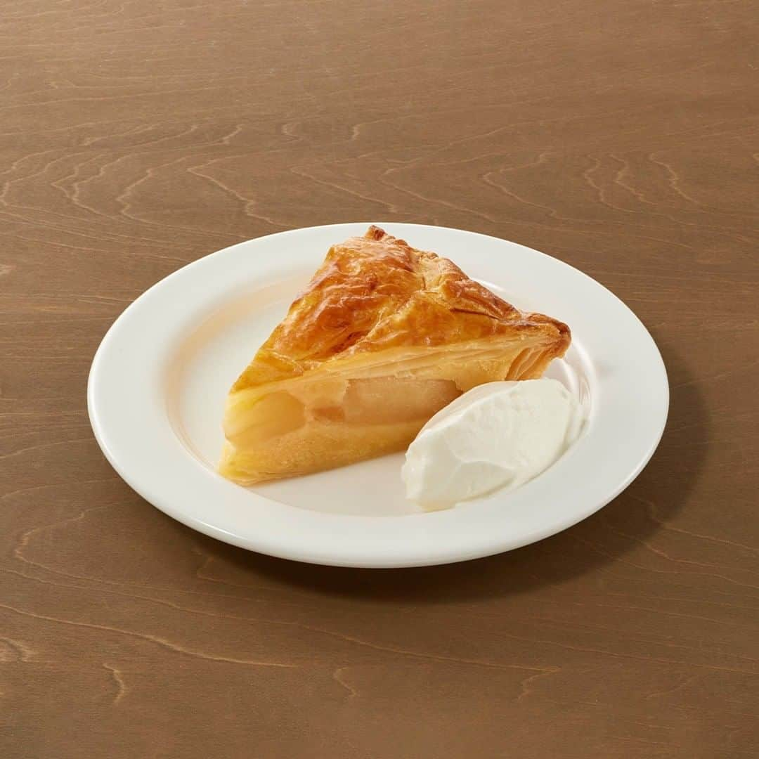 無印良品さんのインスタグラム写真 - (無印良品Instagram)「【Café&Meal MUJI】アップルパイ - 青森県産のりんごをじっくり煮込み、パイ生地で包んでしっとりと焼き上げました。ほどよい酸味が特長です。 この冬におすすめの、季節限定のデザートです。 - #無印良品 #MUJI #CaféandMealMUJI #CaféMUJI #MUJIカフェ #アップルパイ #りんご #デザート #季節のデザート #スイーツ #applepie」11月26日 15時00分 - muji_global