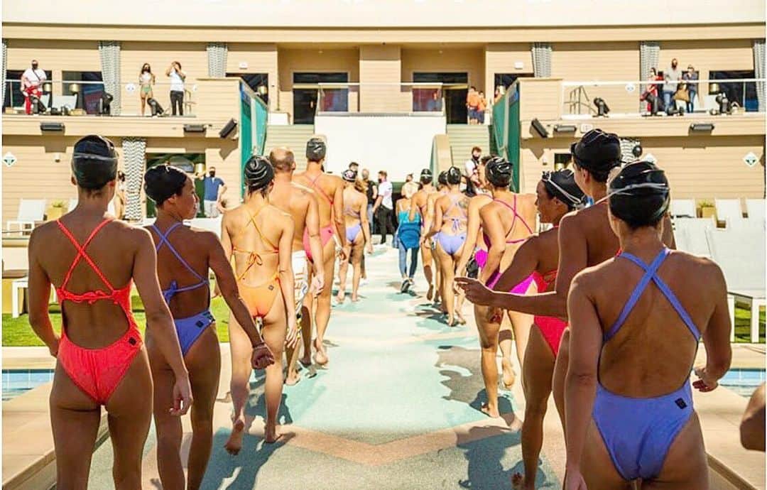 JOLYN Swimwearさんのインスタグラム写真 - (JOLYN SwimwearInstagram)「SHOW TIME ✨👯‍♀️💕 // #jolynaustralia #synchronizedswimming 📸 @brookbriana」11月26日 15時01分 - jolynaustralia