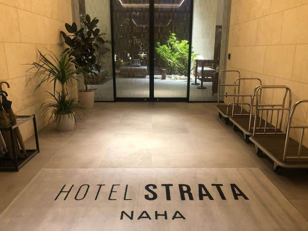 清水直行さんのインスタグラム写真 - (清水直行Instagram)「ずっと気になっていたホテル。 Hotel Strata Naha 1週間泊まってみる！！  #hotelstratanaha  #hotelstrata  #okinawa  #沖縄 #那覇」11月26日 15時27分 - naoyuki_shimizu_