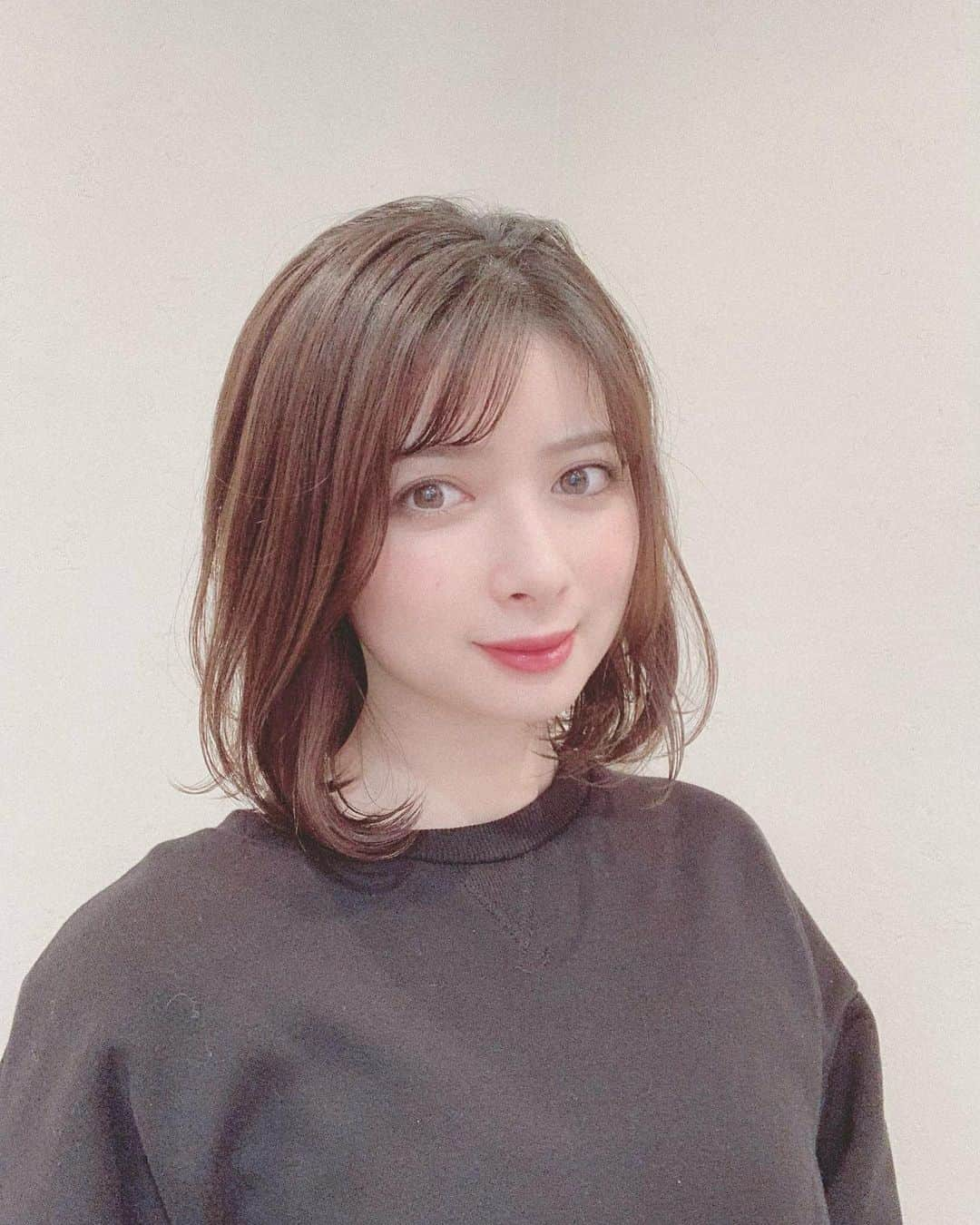 綾瀬麗奈さんのインスタグラム写真 - (綾瀬麗奈Instagram)「. 久しぶりに美容院へ行ってきました😊🌸 @precious_beauty_meieki さん いつもありがとうございます！  担当は @precioushair_aya さん💕 すこーしだけ前髪作って頂きました！！  だいぶ痛んでいたので、しっかりめにトリートメントもして頂きさらさら〜💇‍♀️  名駅からすぐのところにあります😌 . . . #プレシャスヘア #precioushair #名古屋美容院 #名駅美容院 #国際センター美容院 #サロンモデル #サロモ #名古屋サロモ #名古屋サロンモデル」11月26日 15時25分 - ayasereina