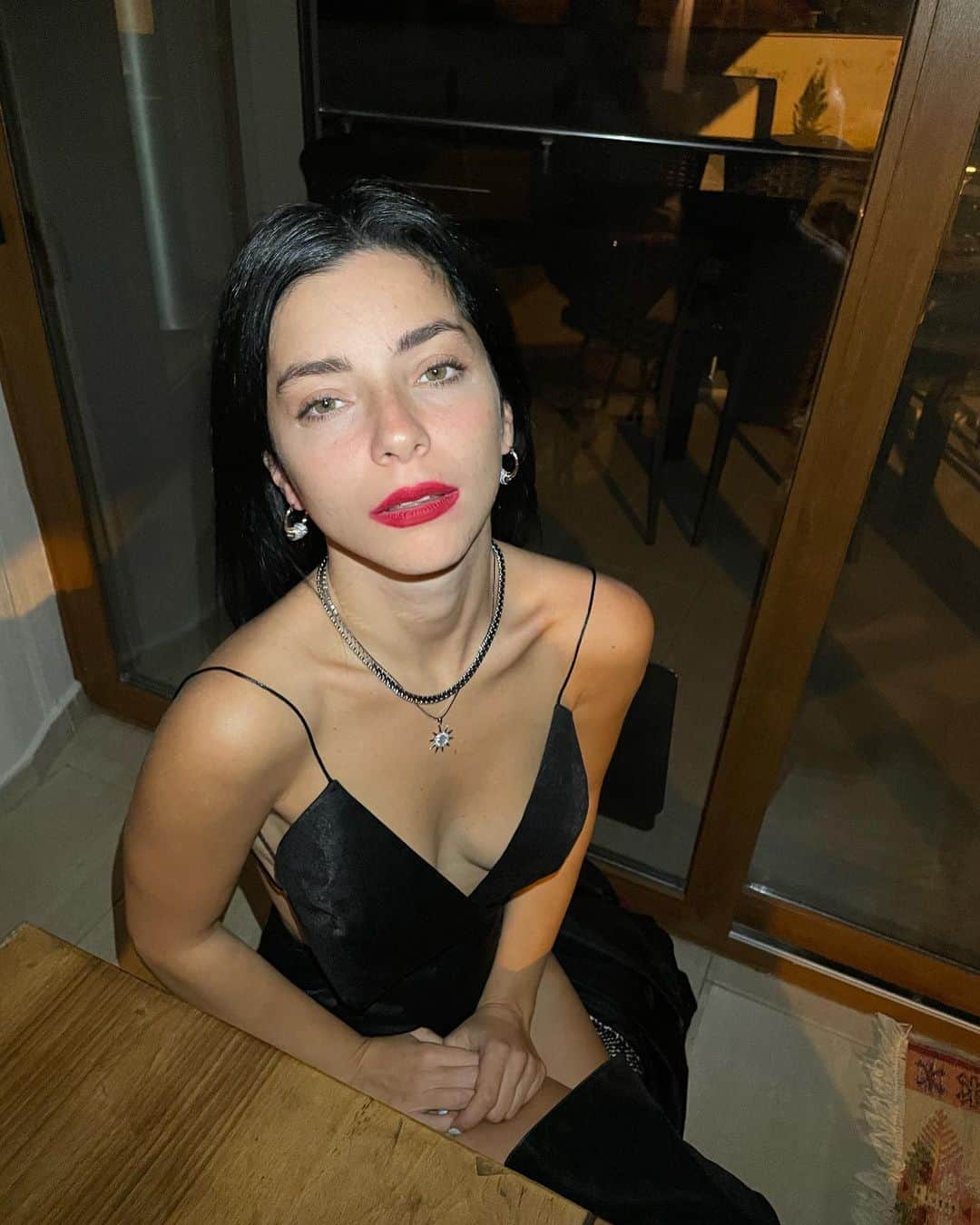 Merve Boluğurのインスタグラム：「Stylıng: @yusufcandirik 🌙」