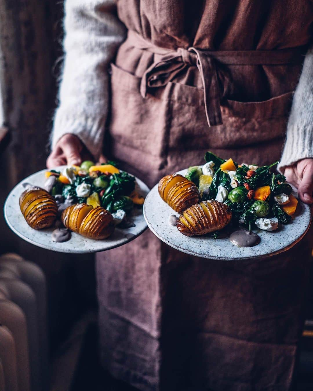 Our Food Storiesさんのインスタグラム写真 - (Our Food StoriesInstagram)「A few more photos from our vegetarian Christmas menu 🤗🌟 What are guys eating for Christmas? Should we publish our favorite recipes on the blog? #ourfoodstories  ____ #christmasdecorations #christmasmenu #vegetarisch #vegetariancooking #vegetarianchristmas #fellowmag #momentslikethese #winterrecipes #foodphotographer #foodstylist #germanfoodblogger #simplejoys」11月27日 2時18分 - _foodstories_