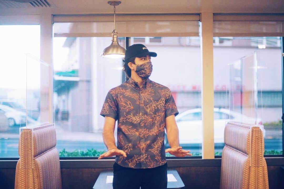 Zippy's Restaurantsのインスタグラム：「Hold up! Letʻs talk turkey. Happy Thanksgiving to all of you and your family. Zippyʻs x Ari South collaboration launches tonight on 11/27 at 12:01 a.m. on Zippys.com」